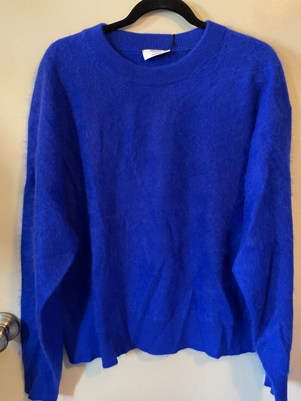 NWT Aritizia Brushed Cashmere Sweater
